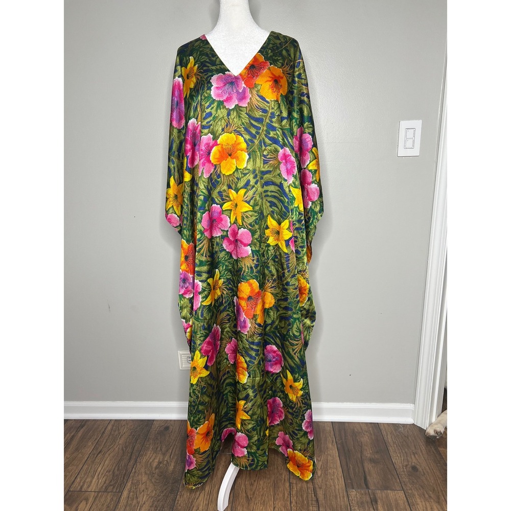 VTG Winlar Hawaiian Caftan Tropical Hibiscus Floral MuuMuu Mrs. Roper One Size